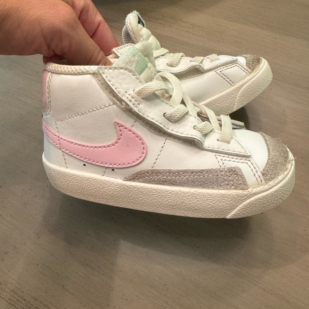Nike Blazers Kids White and Pink High-Top Sneakers 7c